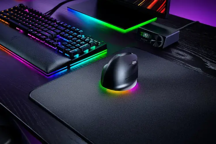 Razer Pro Click V2 Vertical Ergonomic Belaidė pelė RF Wireless+Bluetooth+USB-C, 30000 DPI, Juoda