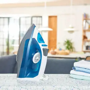 "Black+Decker" garų lygintuvas BXIR2200E (2200 W; baltos ir mėlynos spalvos)