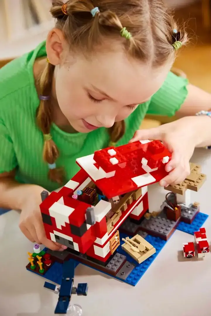 LEGO MINECRAFT 21270 The Mooshroom House