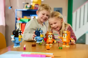 LEGO BLUEY 11217 Brick-Built Bluey Family