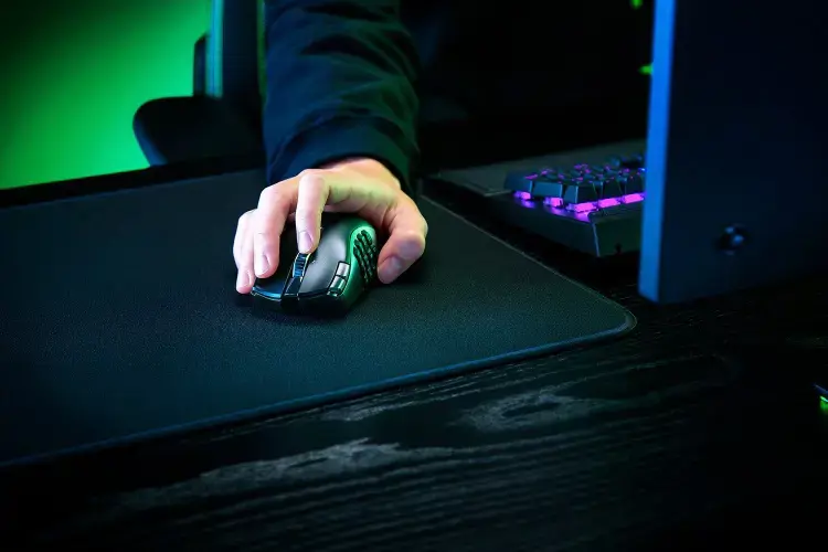 "Razer Naga V2 HyperSpeed" žaidimų pelė, 2,4 GHz, "Bluetooth", belaidė, juoda