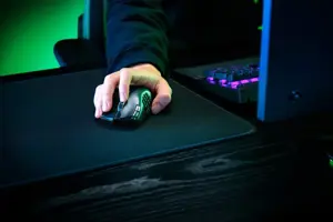 "Razer Naga V2 HyperSpeed" žaidimų pelė, 2,4 GHz, "Bluetooth", belaidė, juoda