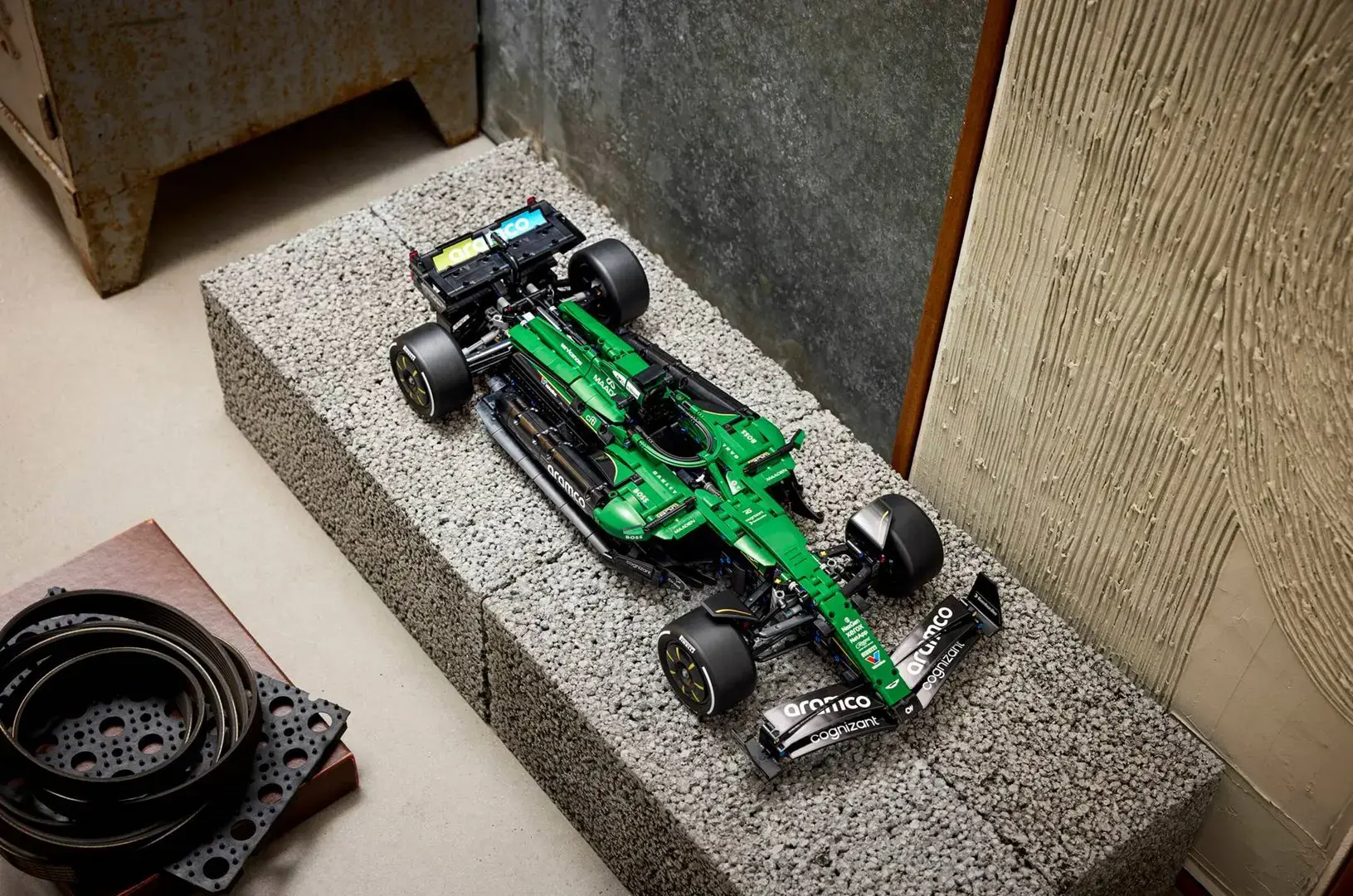 LEGO TECHNIC 42240 Aston Martin Aramco AMR25 F1