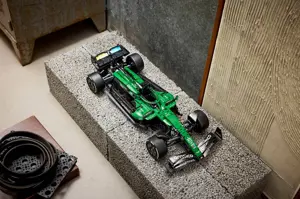 LEGO TECHNIC 42240 Aston Martin Aramco AMR25 F1