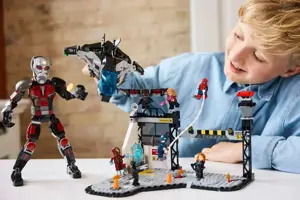 LEGO MARVEL 76314 Captain America: Civil War Battle