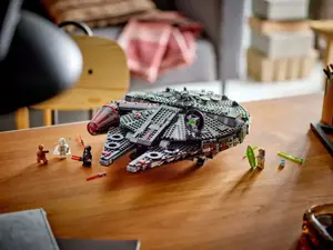 LEGO STAR WARS 75389 The Dark Falcon