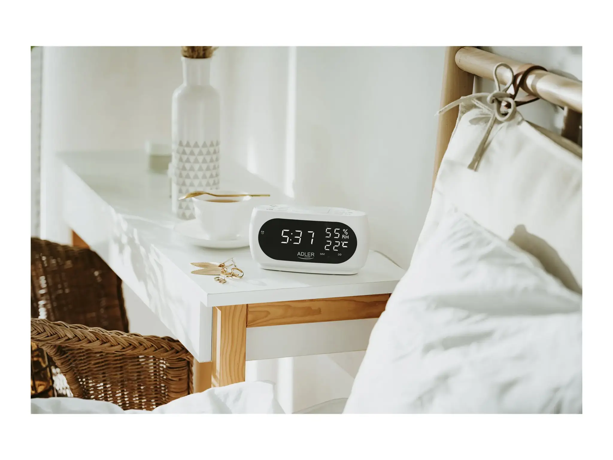 Adler AD 1186W alarm clock Digital alarm clock Black, White