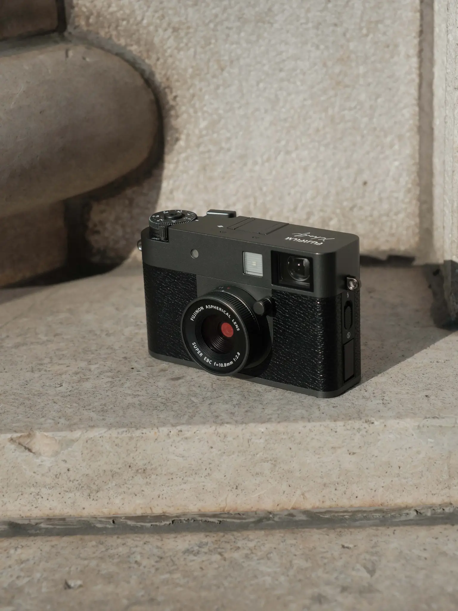Fujifilm X-HF1, charcoal