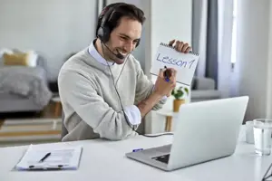 "Kensington Classic" 3,5 mm ausinės su mikrofonu ir garsumo valdymu, laidinės, juodos spalvos