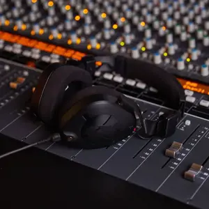 "RØDE NTH-100" laidinės ausinės / ausinės su laidine ausinių juosta Muzika Juoda