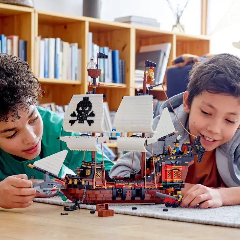 LEGO Creator 31109 Piratų laivas