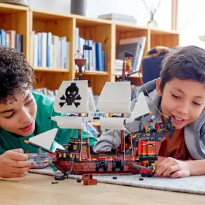LEGO Creator 31109 Piratų laivas