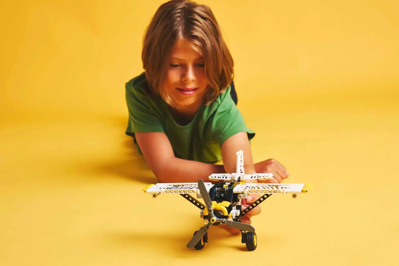 LEGO TECHNIC 42198 Transport plane
