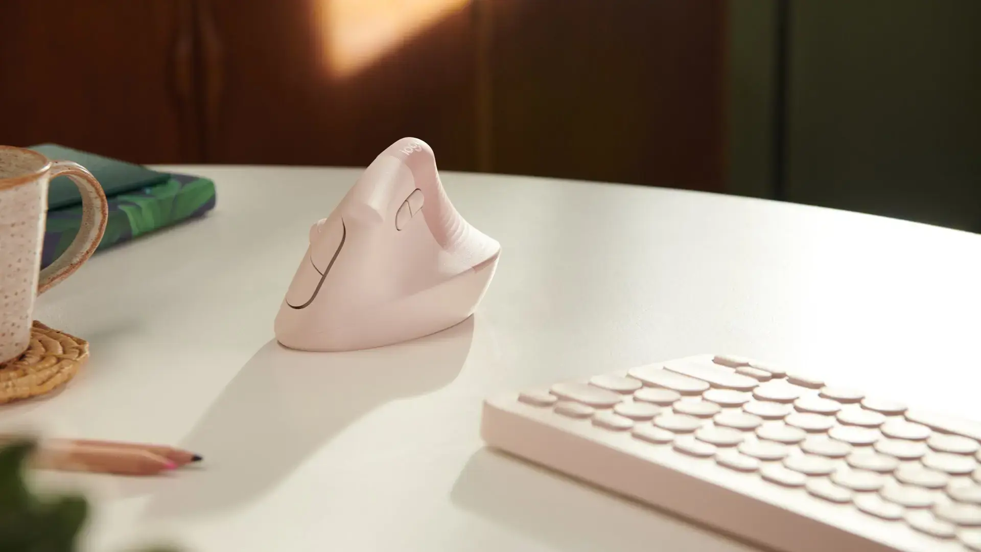 Ergonominė optinė pelė "Logitech Lift Pink Rose