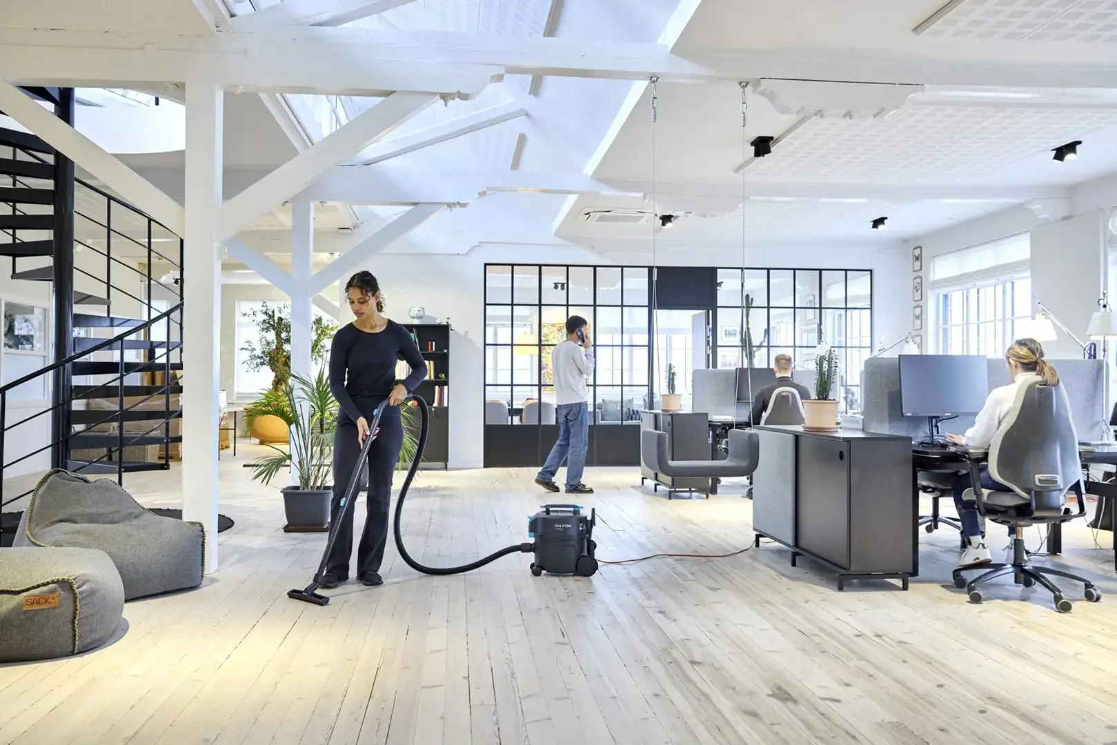 Dry Vacuum Cleaner NILFISK VP300 HEPA BASIC EU 107421144