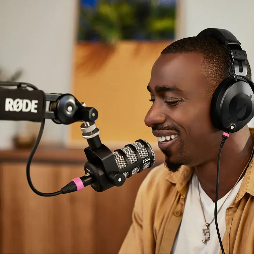 "RØDE PodMic Black" scenos / pasirodymų mikrofonas