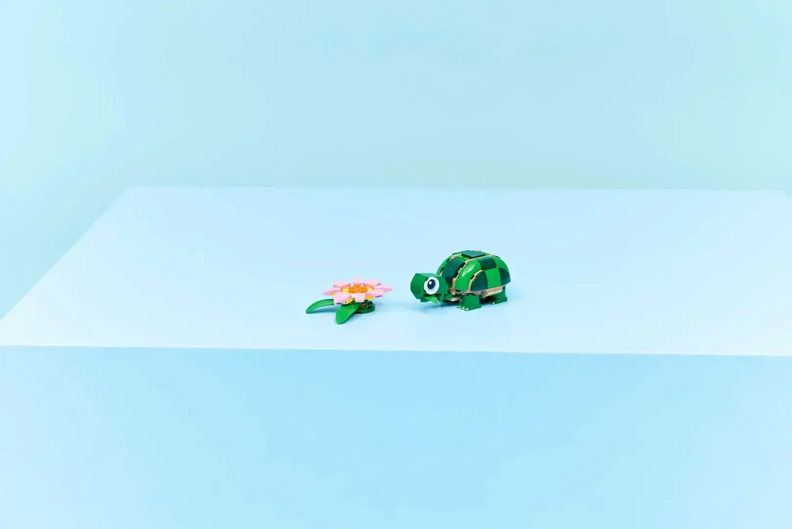 LEGO CREATOR 3 IN 1 31377 Turtle with a Water Lily Flower