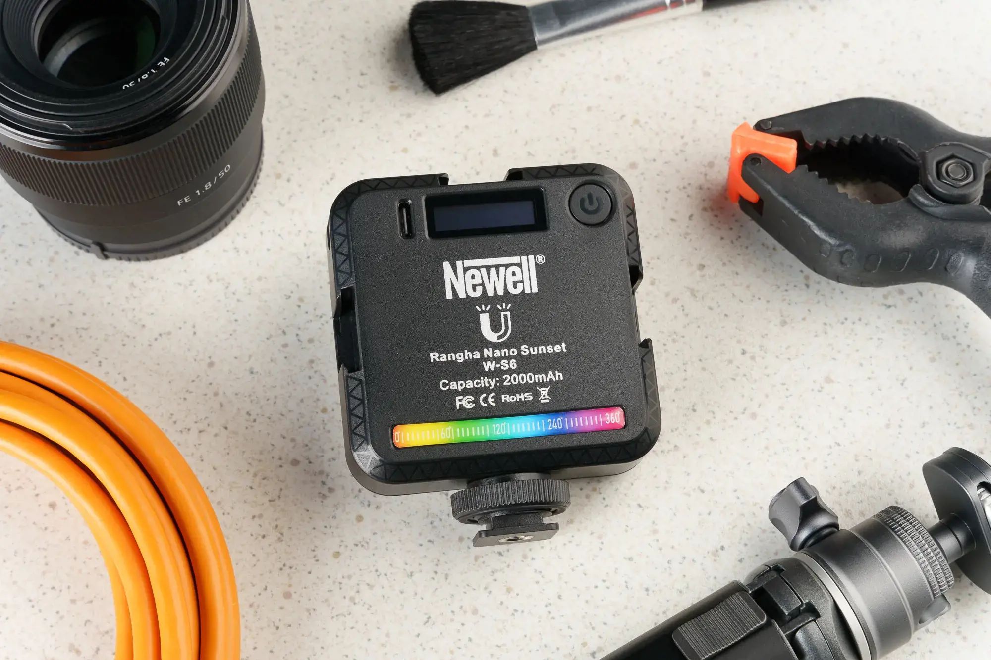 "Newell" vadovaujama partija LED lempos RGB-W Rangha Nano Sunset