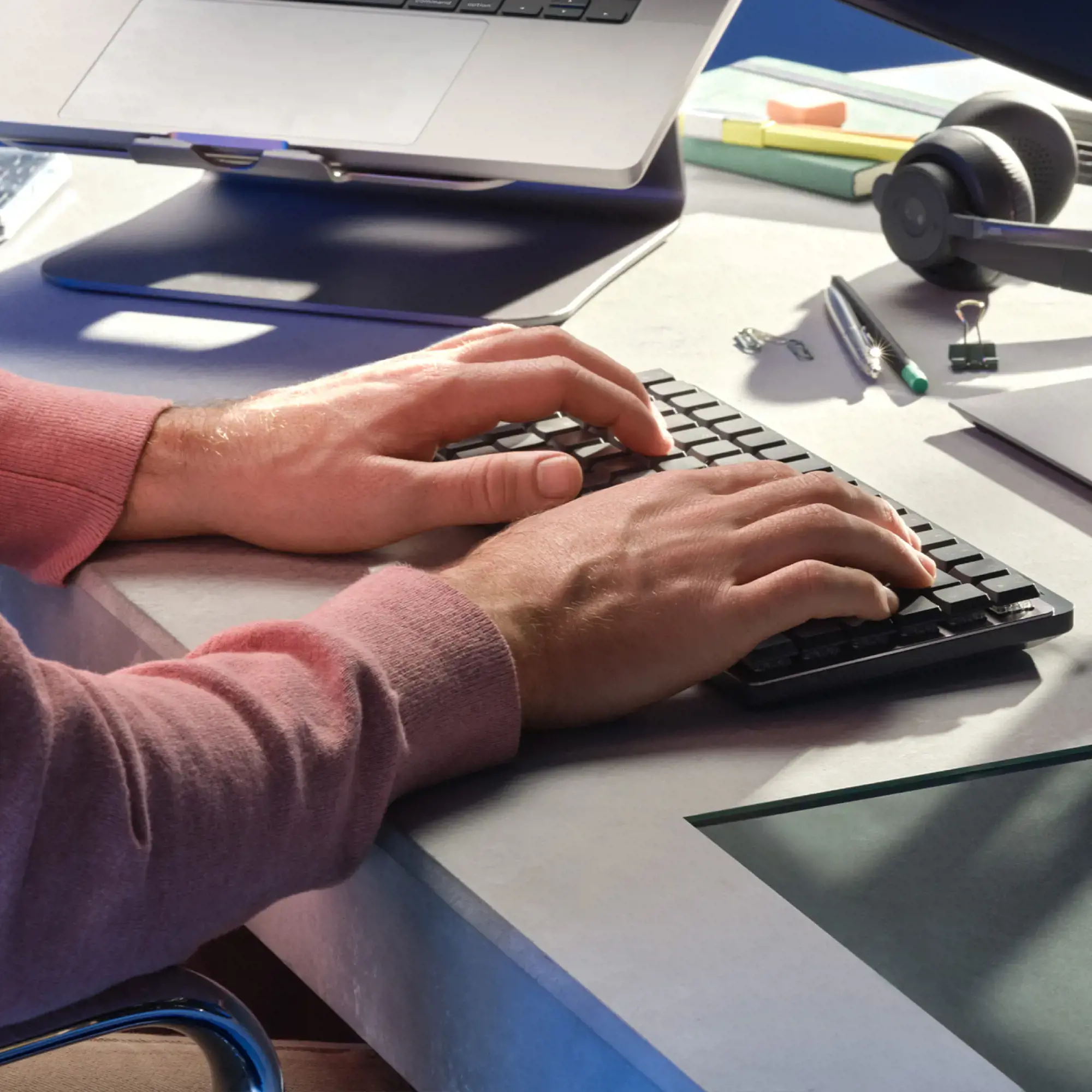 "LOGITECH MX Mechanical Mini Minimalist" belaidė apšviesta klaviatūra - GRAPHITE - (JAV) INTL - 2.4GHZ/BT - N/A - EMEA - TACTILE