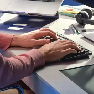 "LOGITECH MX Mechanical Mini Minimalist" belaidė apšviesta klaviatūra - GRAPHITE - (JAV) INTL - 2.4GHZ/BT - N/A - EMEA - TACTILE