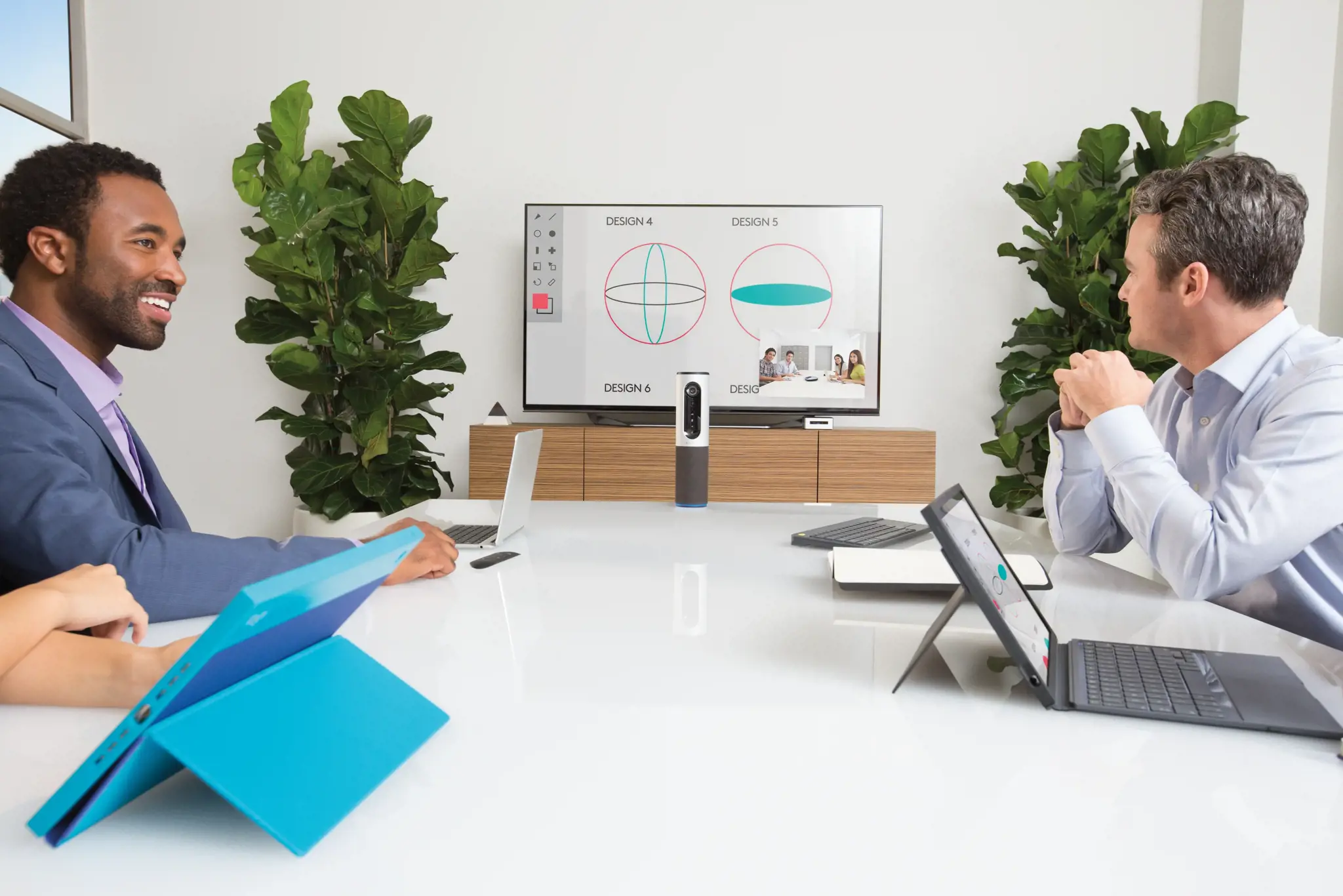 "Logitech Connect", "Full HD", 1920 x 1080 pikselių, 90°, 4x, sidabrinis