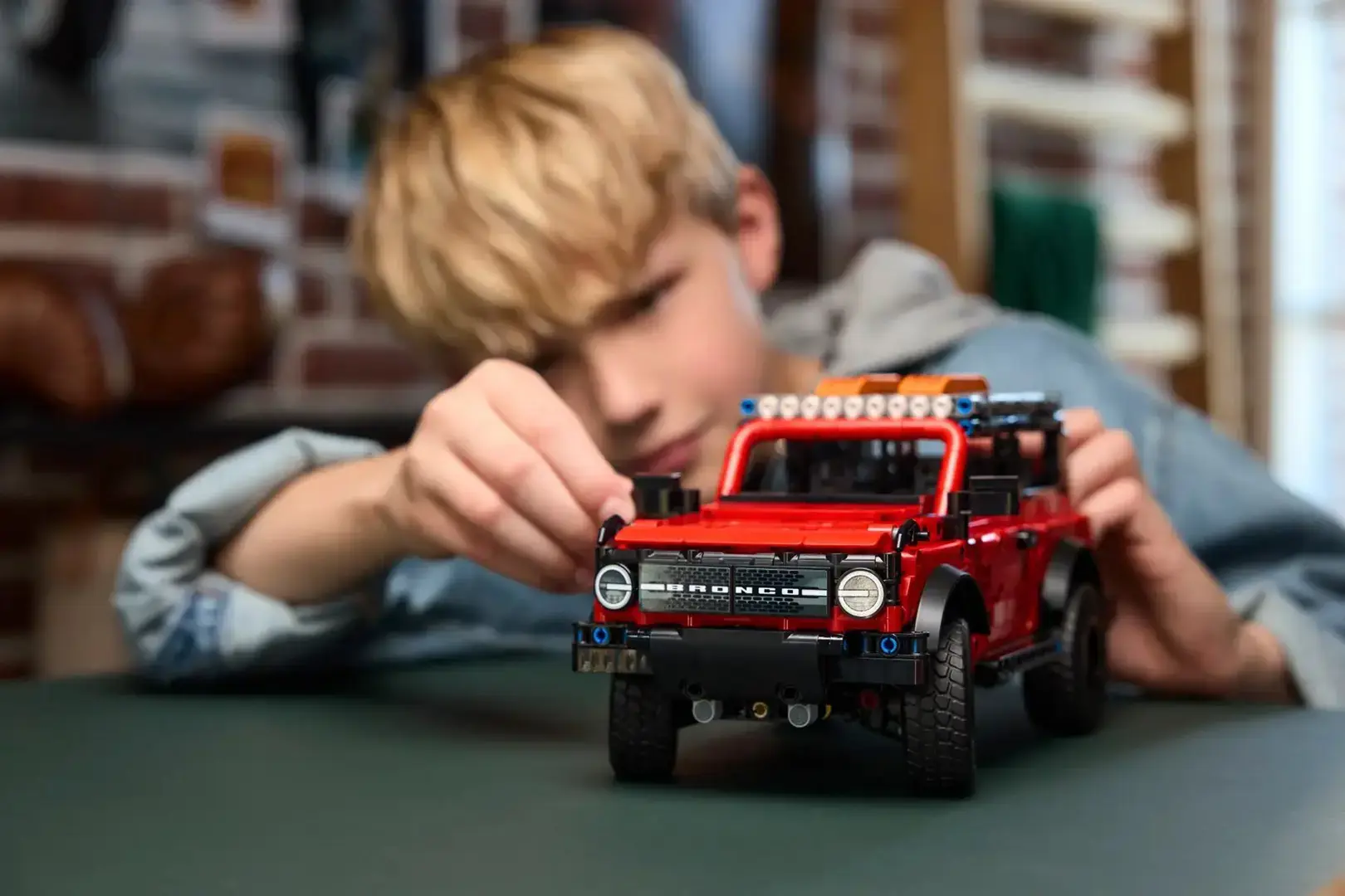 LEGO TECHNIC 42213 Ford Bronco SUV