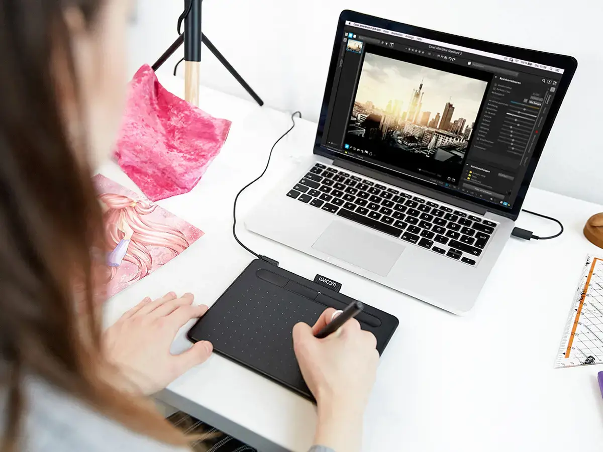 "WACOM Intuos Basic Pen S" juodas rašiklis