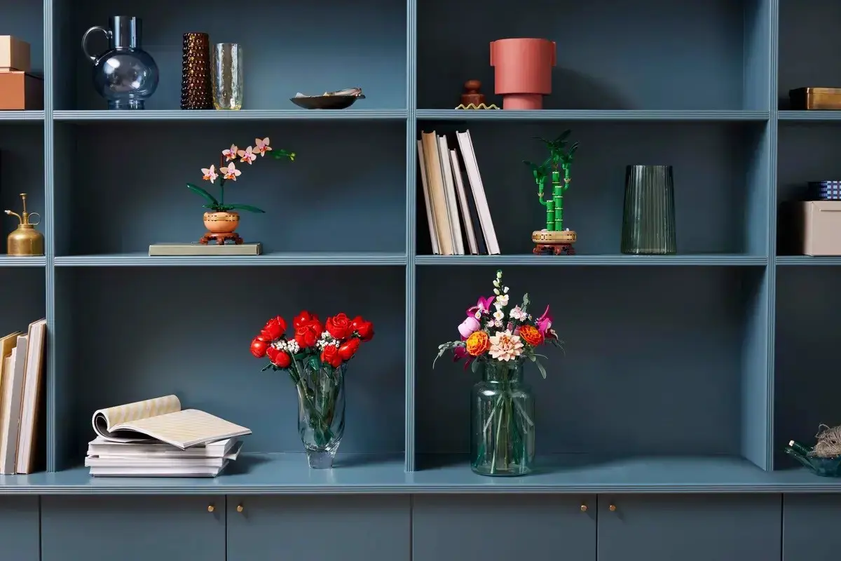 LEGO ICONS 10342 The Botanical Collection - Pretty Pink Flower Bouquet