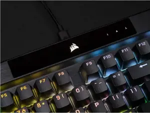 CORSAIR K70 RGB PRO optinė-mechaninė žaidimų klaviatūra su RGB LED apšvietimu CORSAIR OPX juodos spalvos PBT klavišų dangteliai