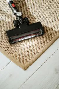 "Adler" dulkių siurblys be maišelio su bešepetėlinio variklio technologija AD 7048 Belaidis veikimas, Rankinis ir rankinis, 220 V, Veikimo laikas (maks.) 30 min, Baltas/juodas/raudonas, Garantija 24 mėn.