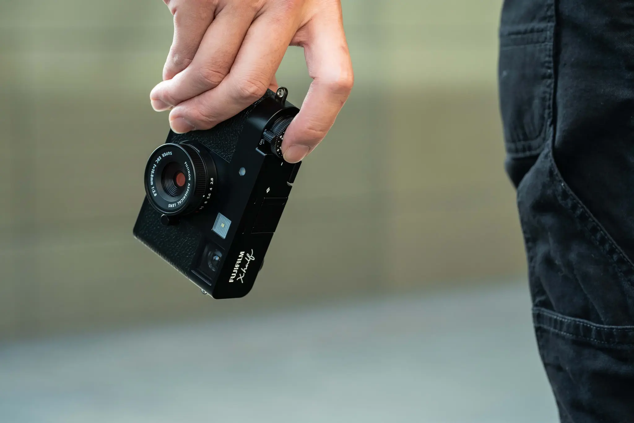 Fujifilm X-HF1, black