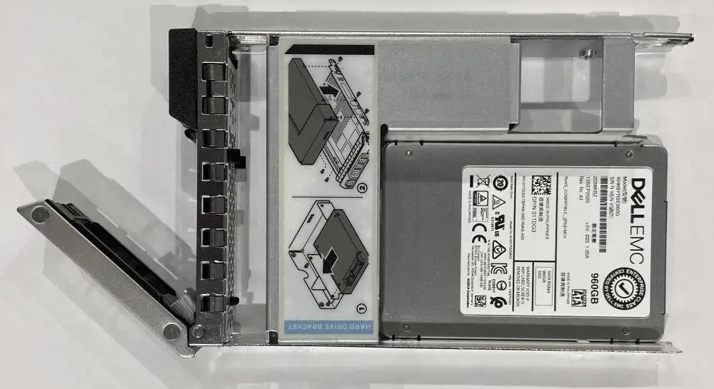 "Dell" SSD 2,5" / 960 GB / SATA / intensyvus skaitymas / 6 Gb/s / 512 / karštas kištukas / 3,5 colio HYB CARR / 1 DWPD / 1752 TBW