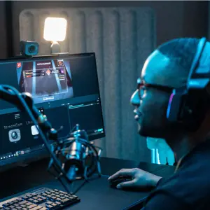 "Logitech StreamCam", 1920 x 1080 taškų, "Full HD", 60 kadrų per sekundę, 1080p, 2 - 3,7 mm, 0,1 m