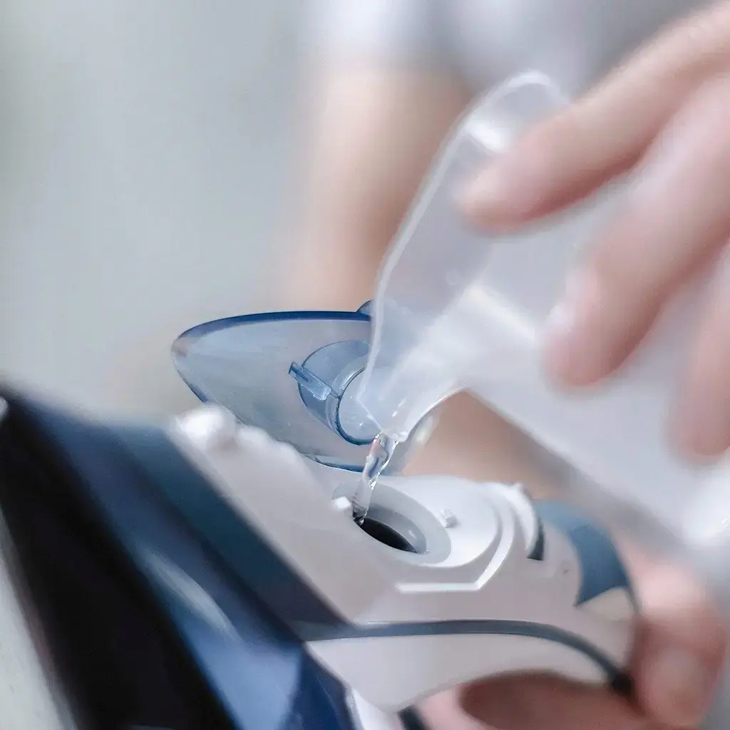 "Black+Decker" BXIR2402E Garinis lygintuvas (2400 W), baltas