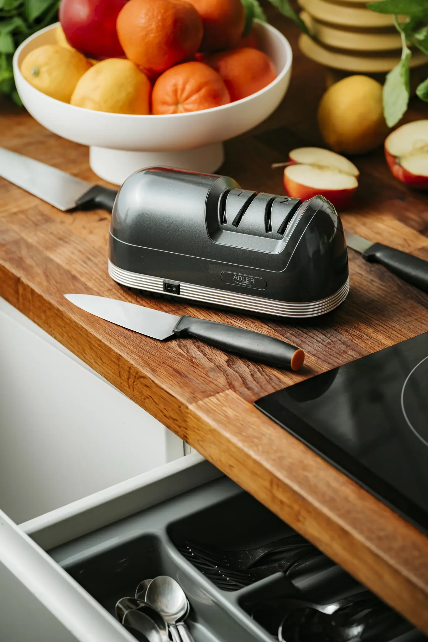 "Adler AD 4508" elektrinis peilių galąstuvas, juodas