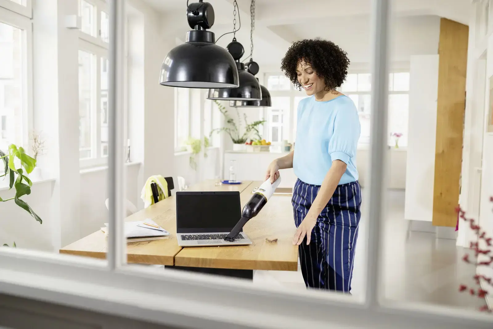 Kärcher CVH 2 1.198-330.0  handheld vacuum Black, White Bagless