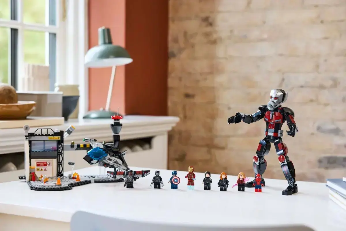 LEGO MARVEL 76314 Captain America: Civil War Battle