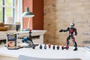 LEGO MARVEL 76314 Captain America: Civil War Battle