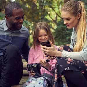 "Canon EOS 250D" + EF-S 18-55mm f/3.5-5.6 III, 24,1 MP, 6000 x 4000 taškų, CMOS, 4K Ultra HD, jutiklinis ekranas, juoda