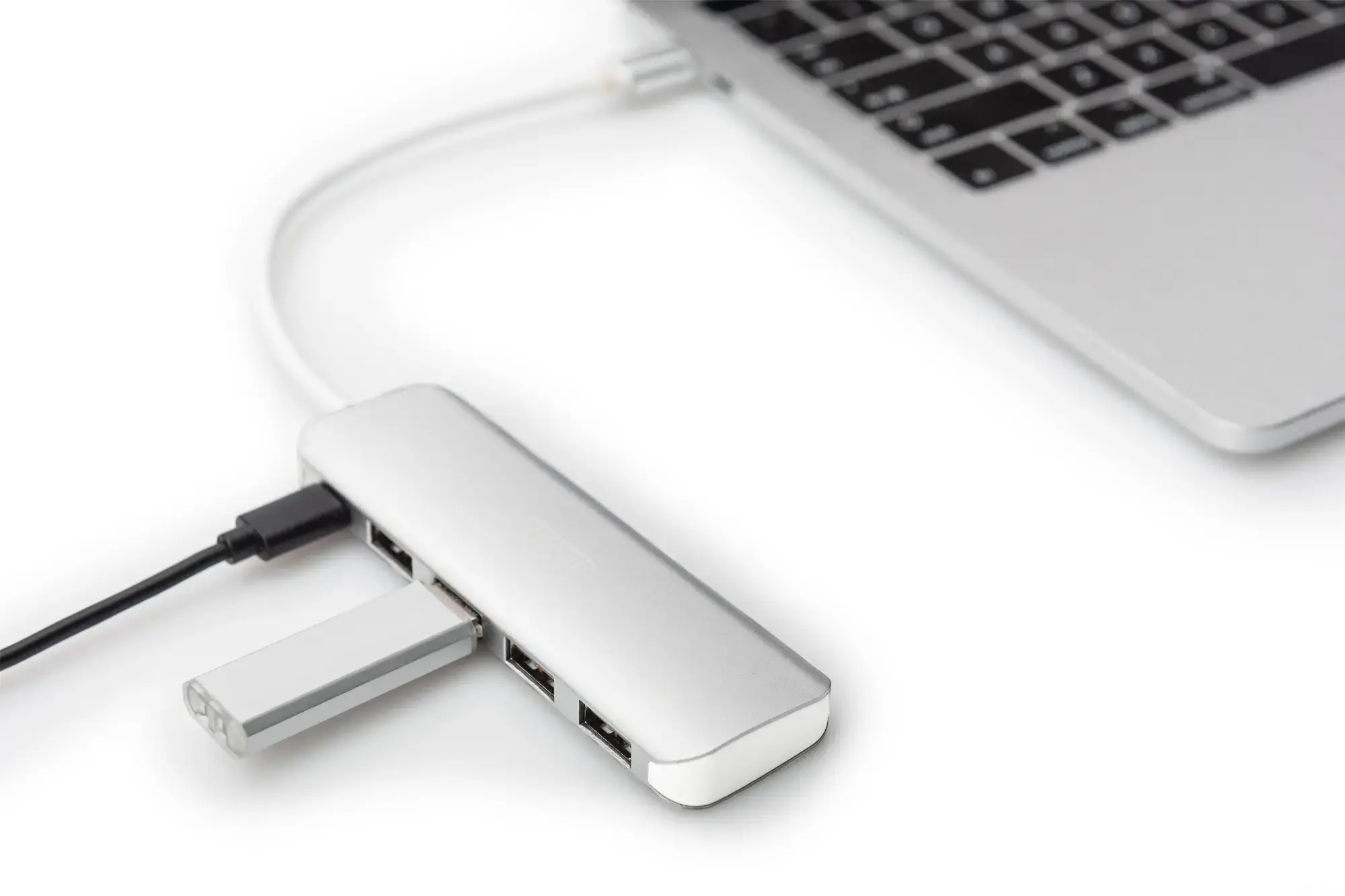DIGITUS DA-70242-1 DIGITUS HUB 4 prievadų USB 3.0 SuperSpeed su C tipo Power Delivery aliuminiu