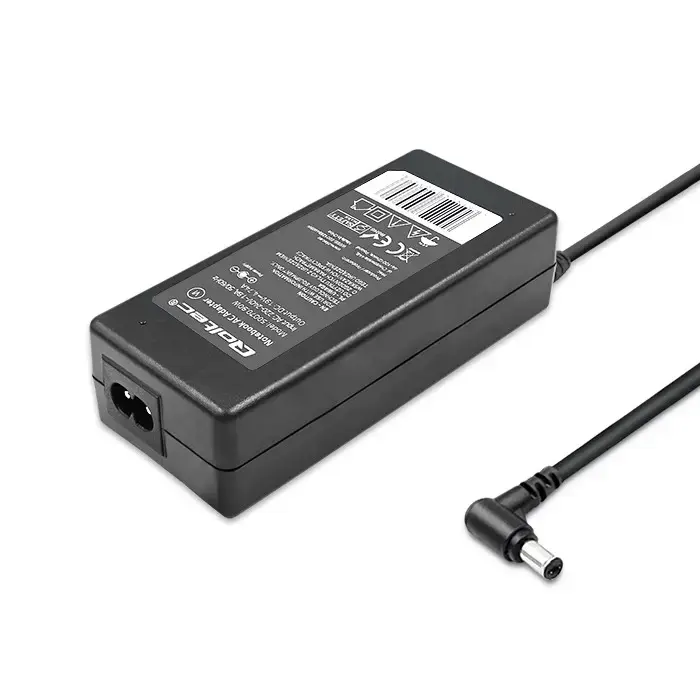QOLTEC 50070 Nešiojamojo kompiuterio kintamosios srovės maitinimo adapteris Qoltec 90W 19V 4.74 A 5.5x2.5 + maitinimo kabelis