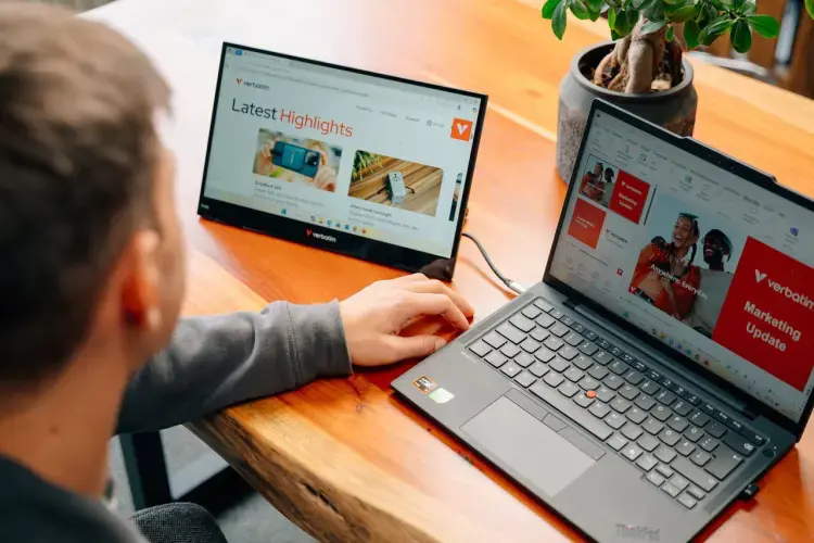 Verbatim 32402 Nešiojamas monitorius LIGHT 15.6'' IPS Touch FHD 1920x1080 10ms 250cd/m2 60Hz, Juoda