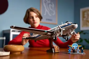 LEGO ICONS 11378 Douglas DC-3 PAN AM Airliner