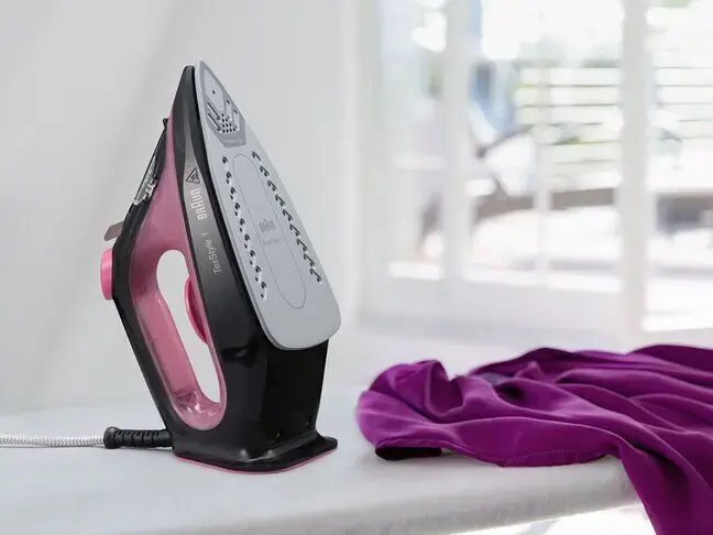 Braun TexStyle 1 Dry & Steam iron Ceramic soleplate 2000 W Black, Purple
