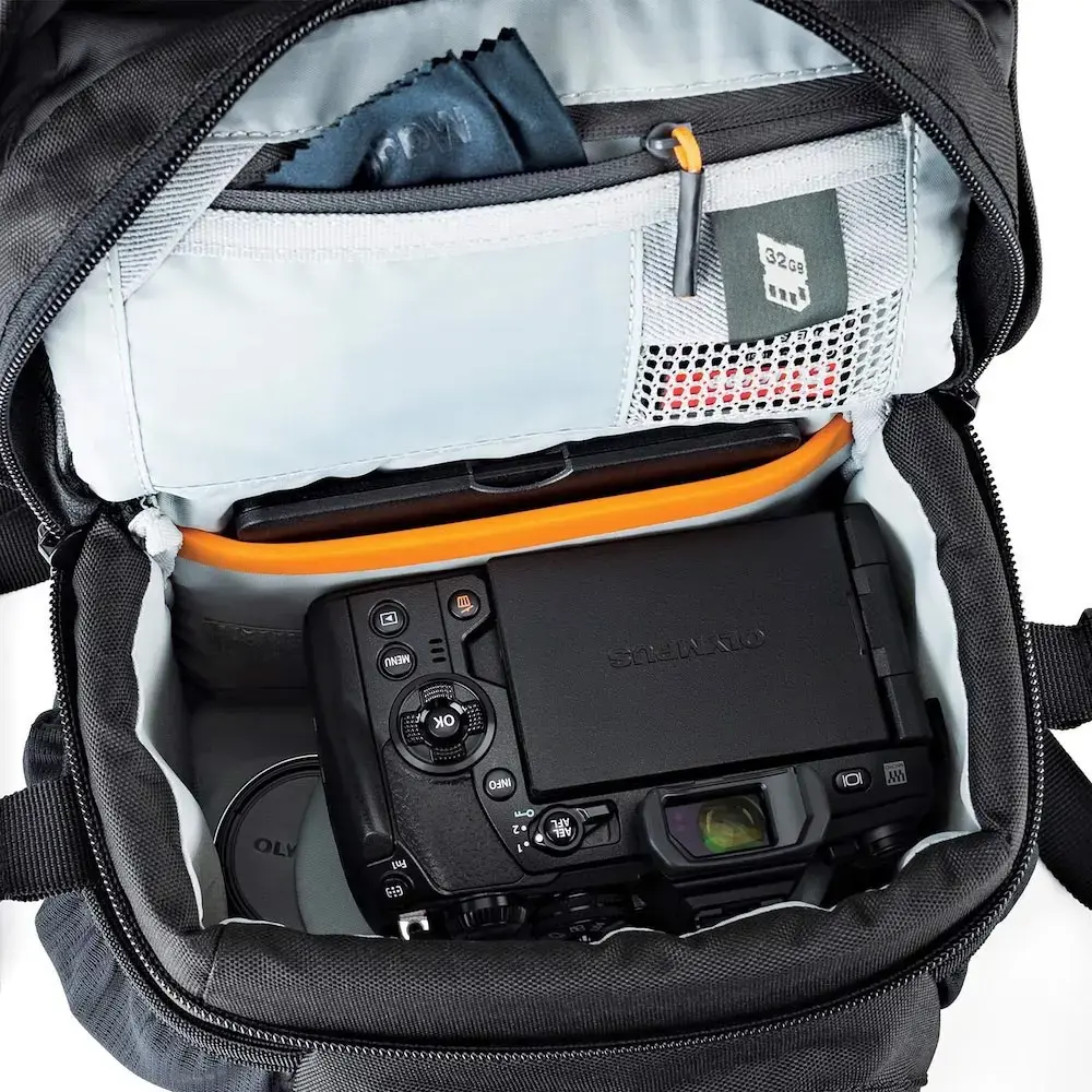 Lowepro fotoaparato krepšys Nova 140 AW II, juodas