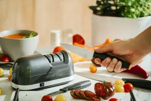 "Adler AD 4508" elektrinis peilių galąstuvas, juodas