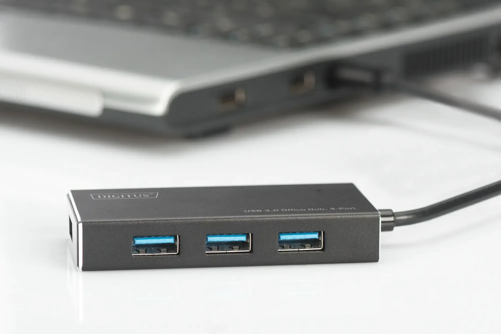 DIGITUS USB 3.0 šakotuvas 4 prievadai su 5V/2A maitinimo šaltiniu Aliuminio korpusas