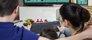 LOGITECH belaidė jutiklinė klaviatūra K400 Plus - INT BLACK