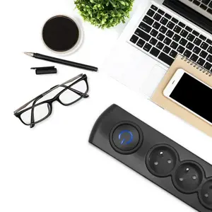 QOLTEC 50104 Apsauga nuo viršįtampių Qoltec 4 maitinimo lizdai 1,5 m