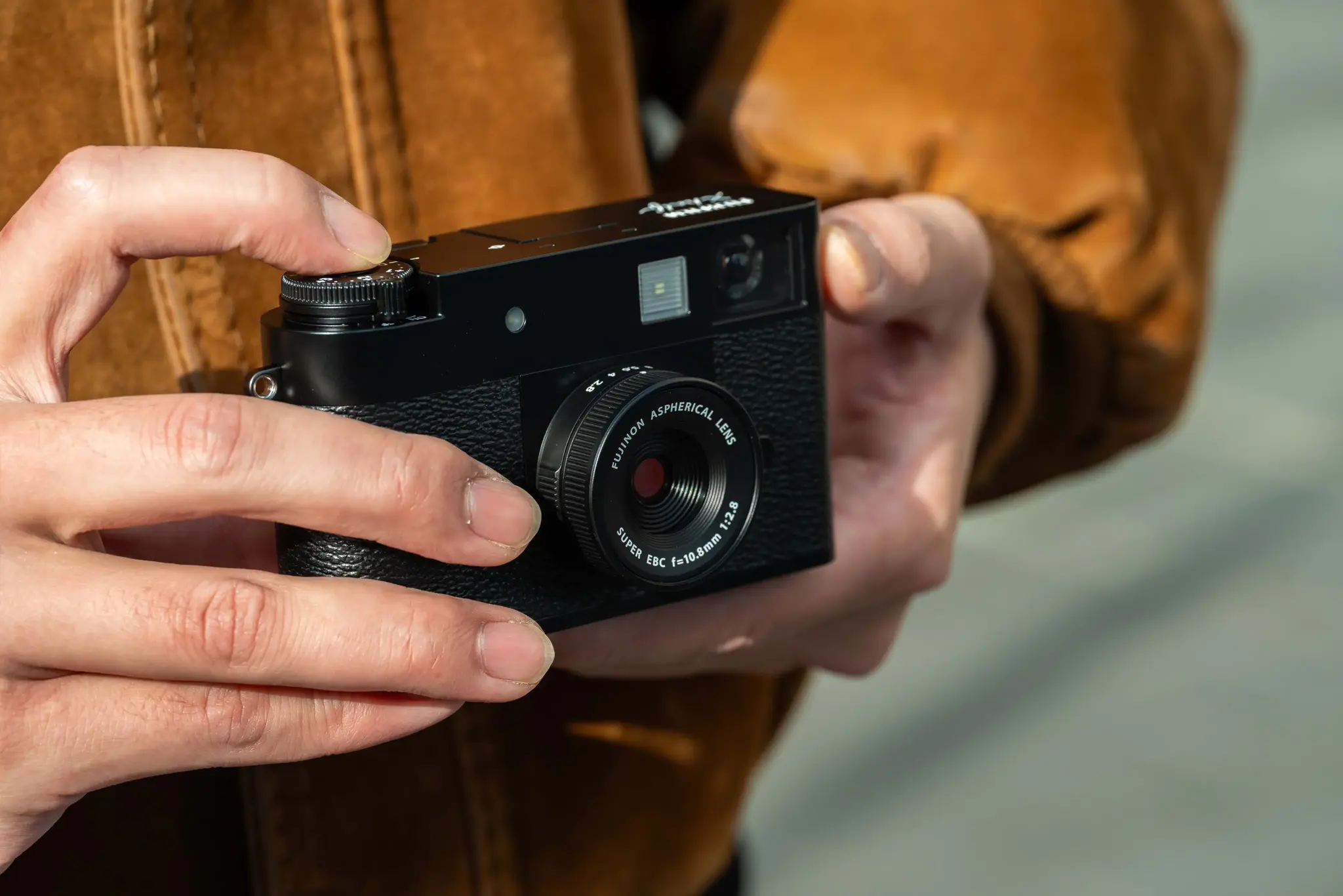 Fujifilm X-HF1, black